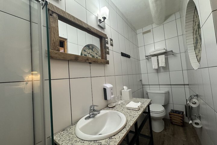 Room 100 of 163