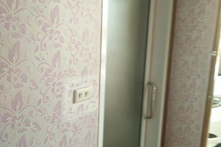 Room 4 of 9