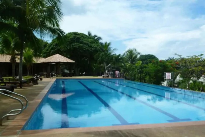 Hotel with Pool