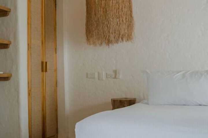 Room 8 of 34