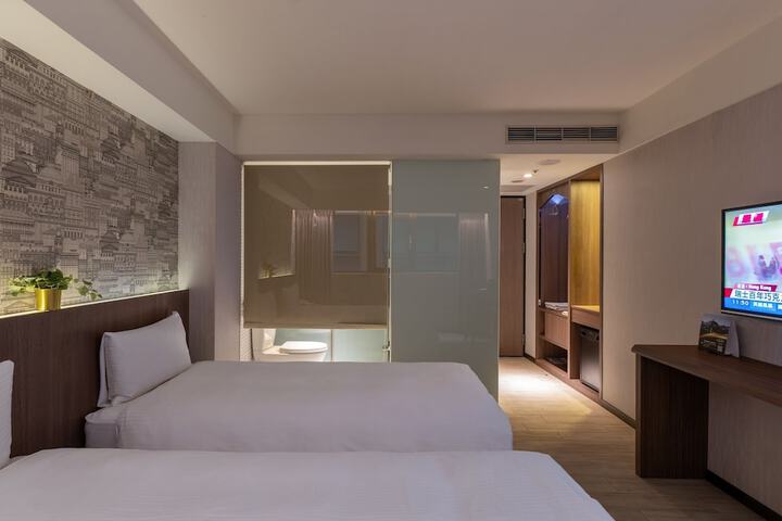 Room 47 of 87