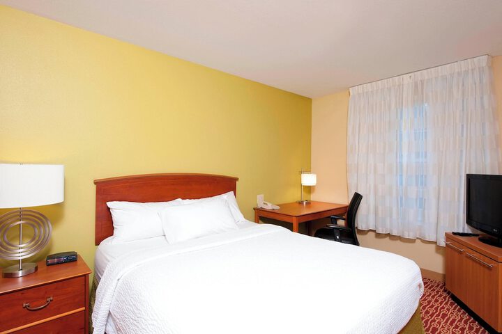 Suite 1 Queen Bed with Sofa Bed Efficiency (4 of 13)
