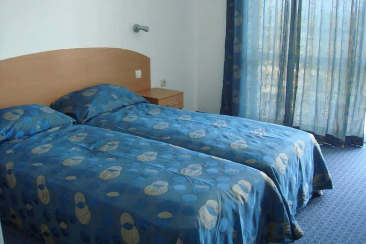 Room 7 of 18