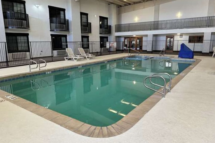 Pool Hotel