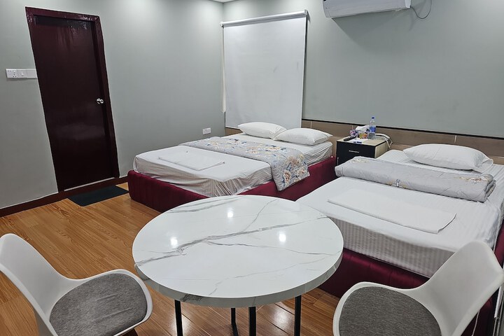 Room 14 of 66