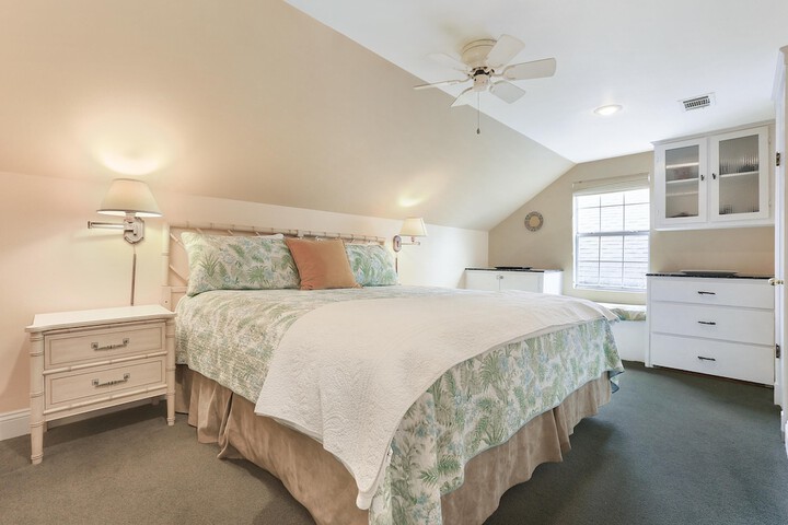 Room 8 of 36