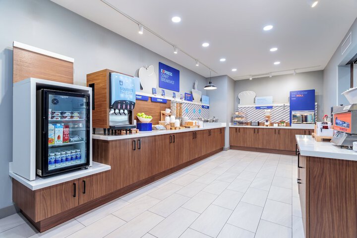 Breakfast/Coffee Service 76 of 104