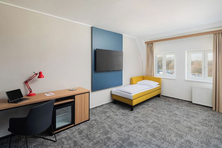 Room 19 of 48