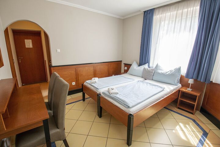Room 14 of 40