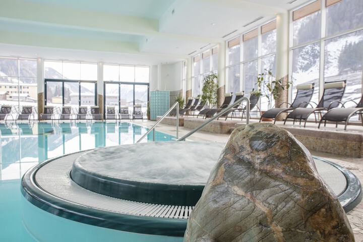 Hotel Pool