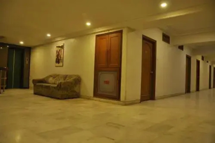 Room 8 of 16