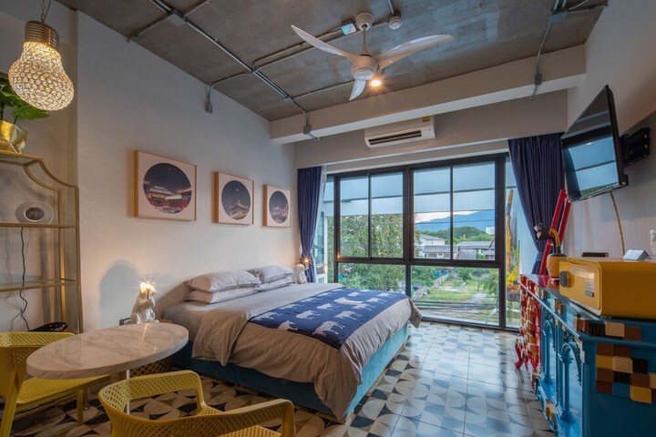 Room 18 of 143