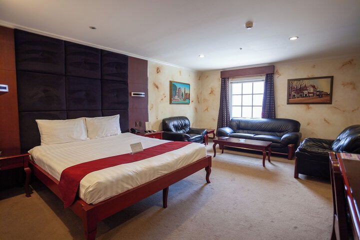 Room 9 of 38