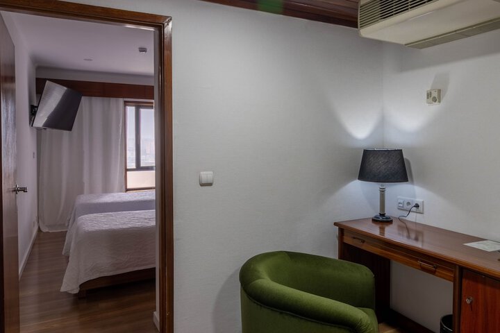 Room 10 of 75