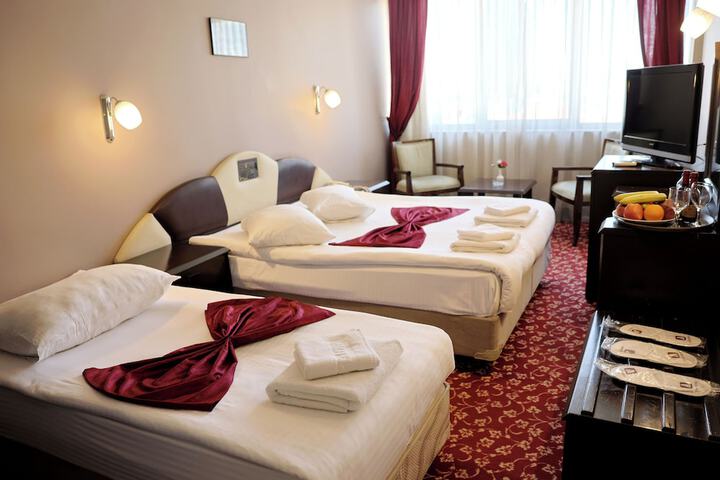 Room 4 of 42