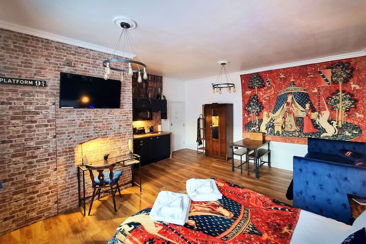 Room 27 of 153