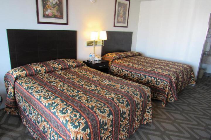 1 Queen Bed (2 of 6)