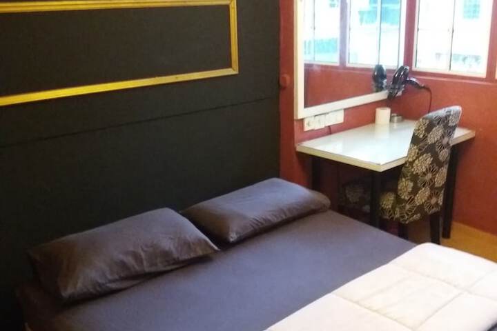 Room 10 of 37