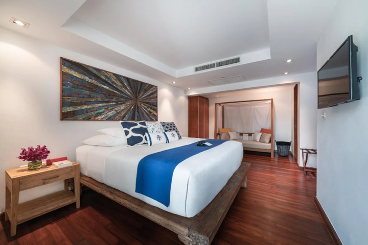 Room 3 of 25