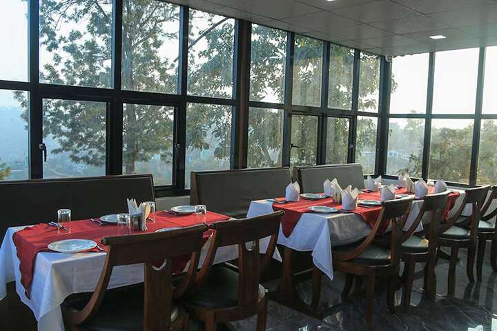 Dining 9 of 15