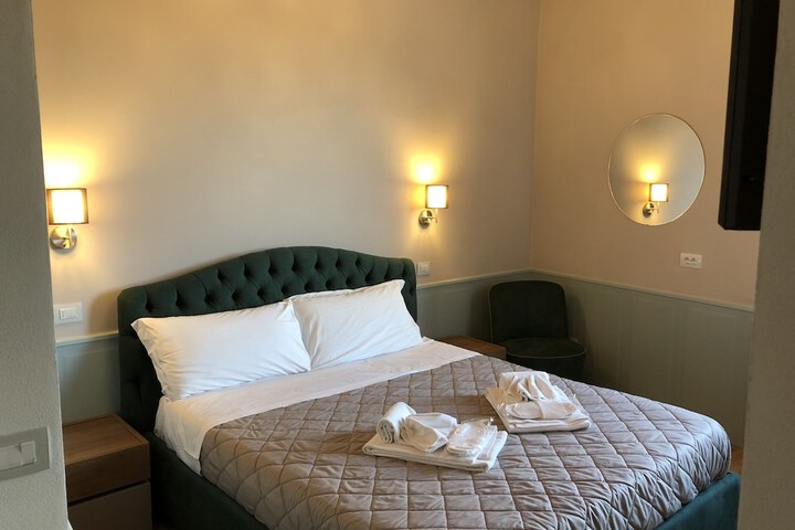 Room 27 of 68