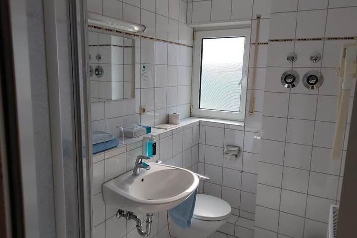 Room 10 of 17