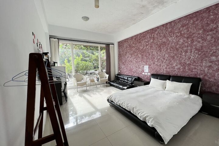 Room 9 of 29