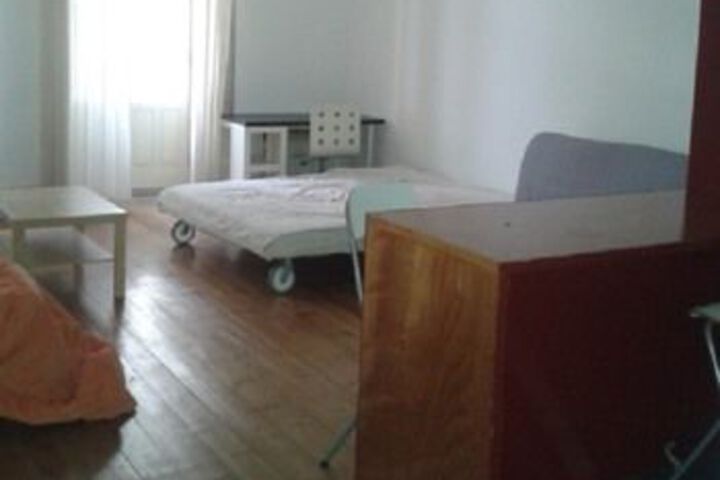 Room 8 of 12