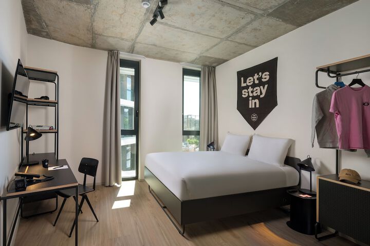 Room 14 of 77