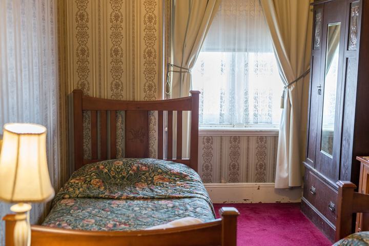 Room 14 of 38