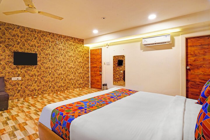 Room 9 of 29