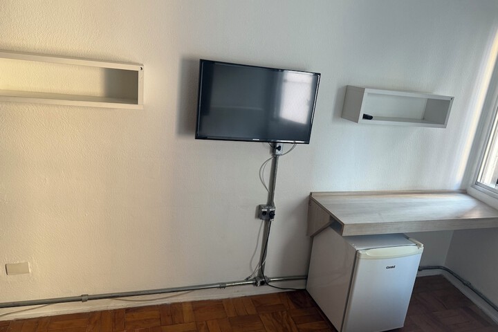 Room 8 of 27