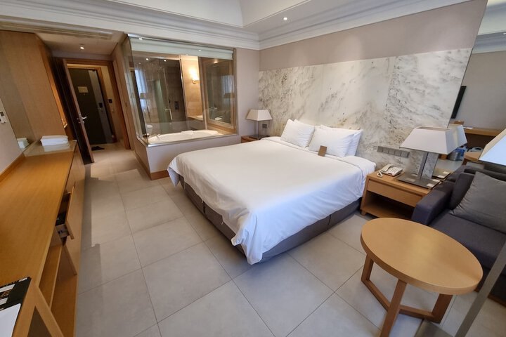 Room 20 of 100