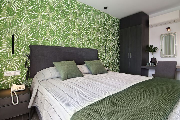 Room 15 of 127