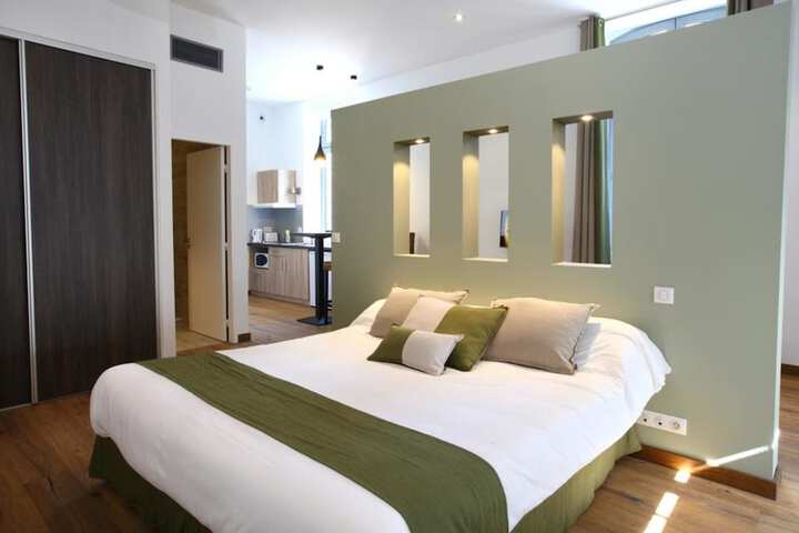 Room 3 of 52