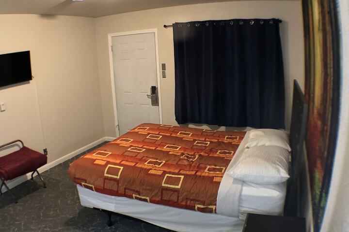 Room 40 of 154