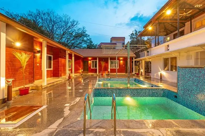 Pool 13 of 18