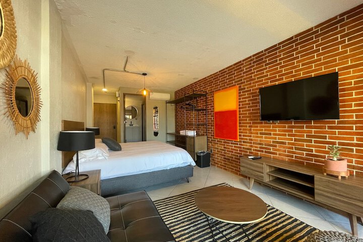 Room 6 of 28