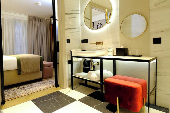 Room 18 of 147