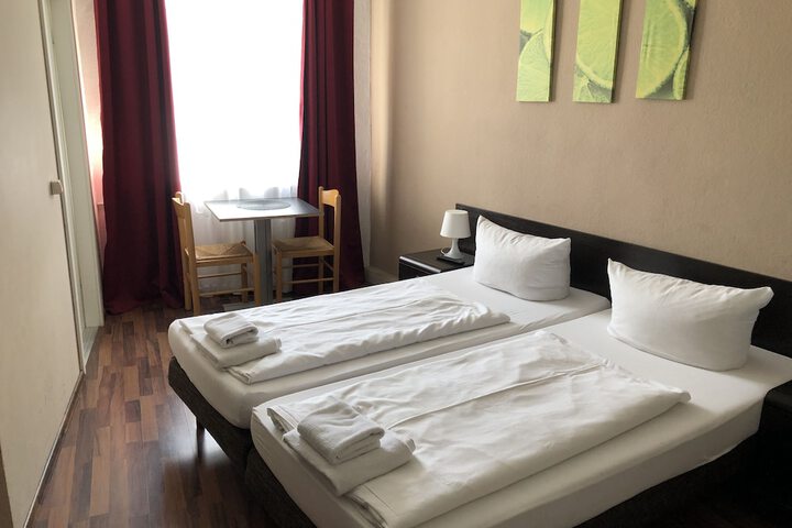 Room 18 of 37