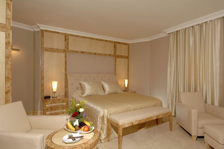 Room 17 of 204