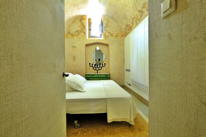 Room 18 of 49