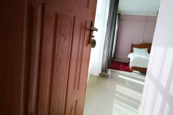 Room 4 of 12