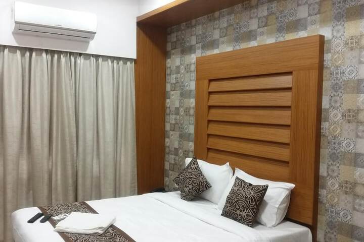Room 12 of 30