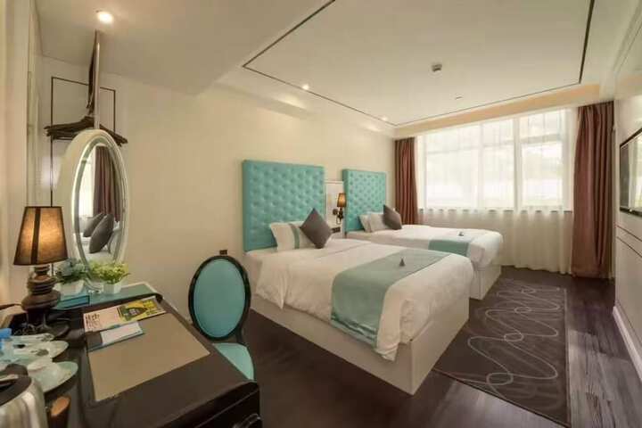 Room 10 of 26