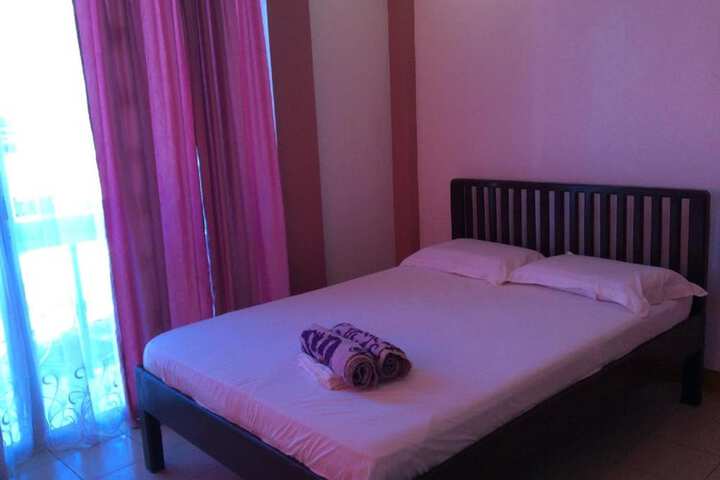Room 12 of 28