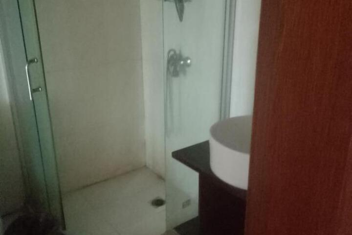 Room 2 of 10