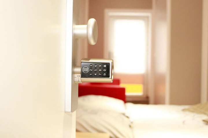 Room 16 of 36
