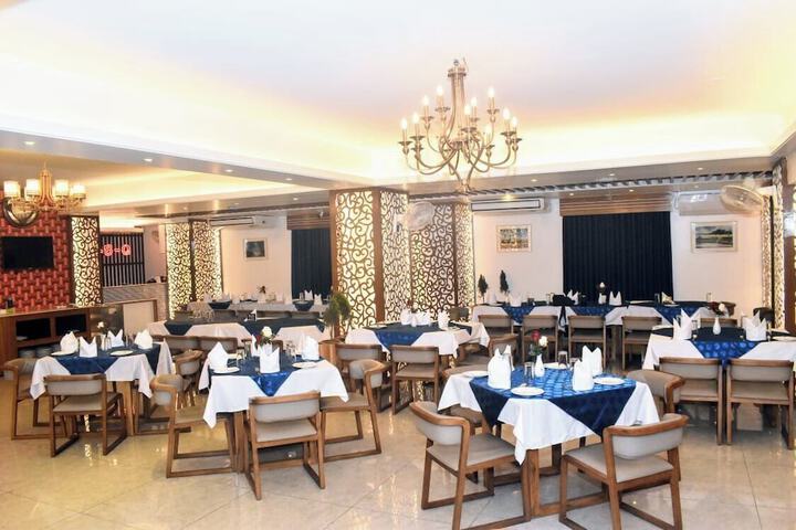 Dining 40 of 75