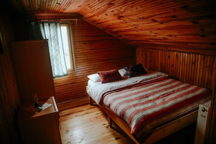 Room 11 of 77